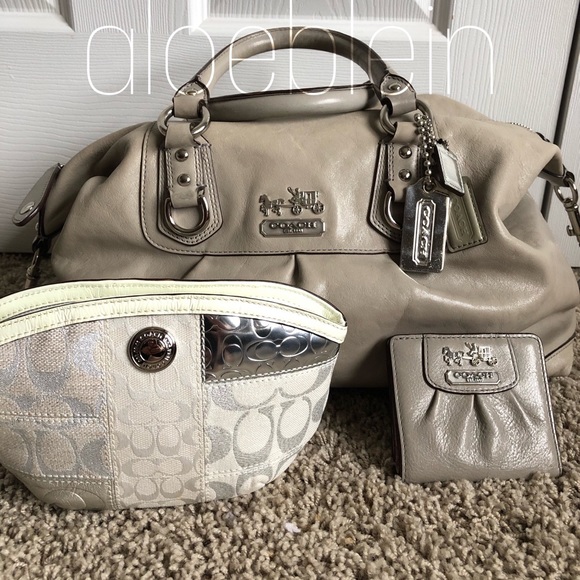 Coach Signature Patchwork Cosmetics Bag 42480 - Picture 5 of 5